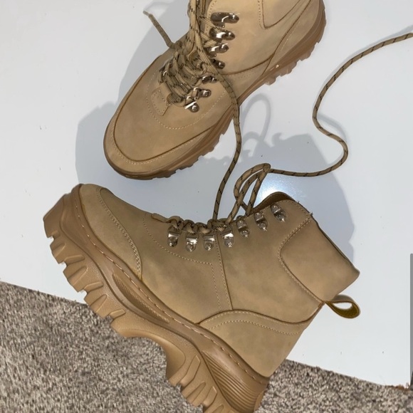 Lace up hiker boots - Picture 2 of 6